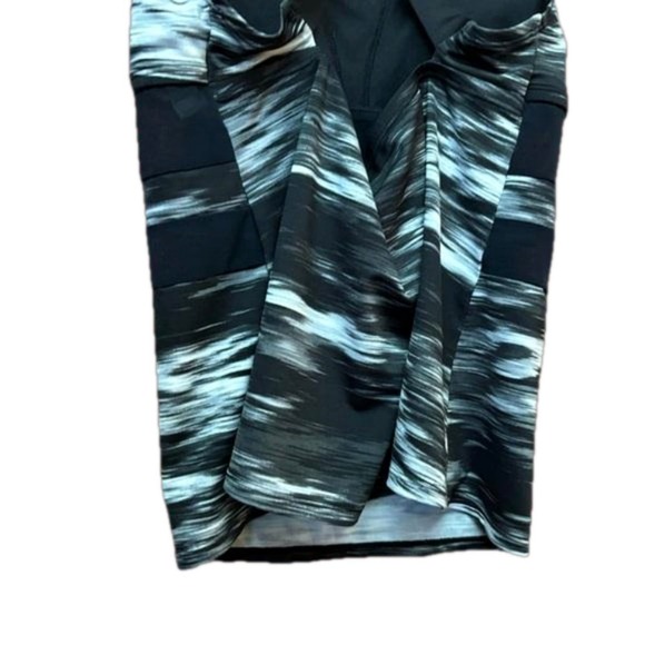 Nike Women's Blur V-Neck Tankini Size M Support Swim /Athletic Top Black White - Picture 4 of 12